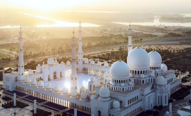 مسجد الشيخ زايد يفوز بجائزتين عالميتين