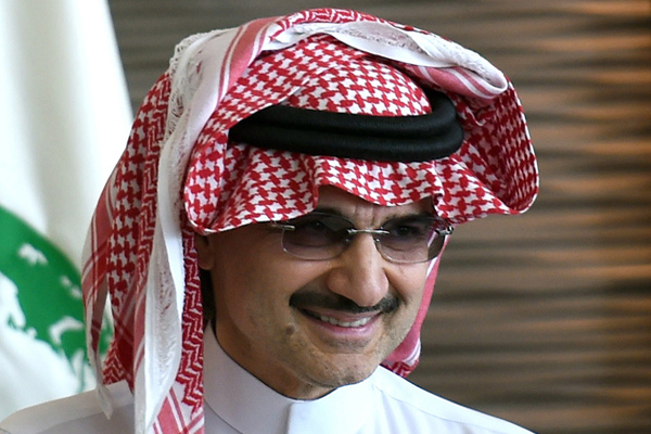 الوليد بن طلال يمازح شاعرا جريئا