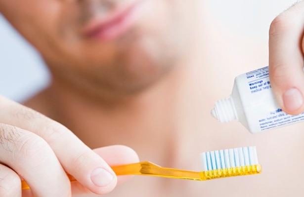 ضرورة تنيظف الاسنان في الظلام