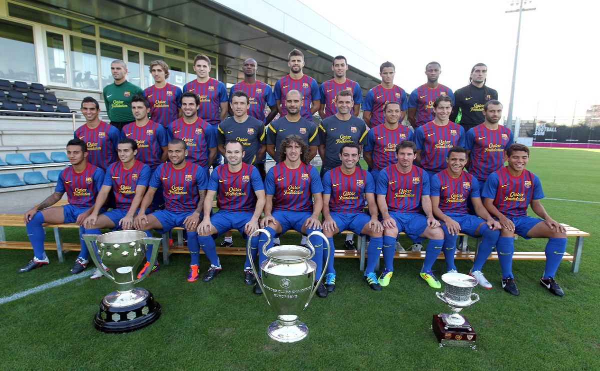 كم عدد بطولات برشلونه