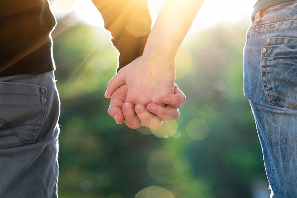 متى ينتصب ذكر الرجل