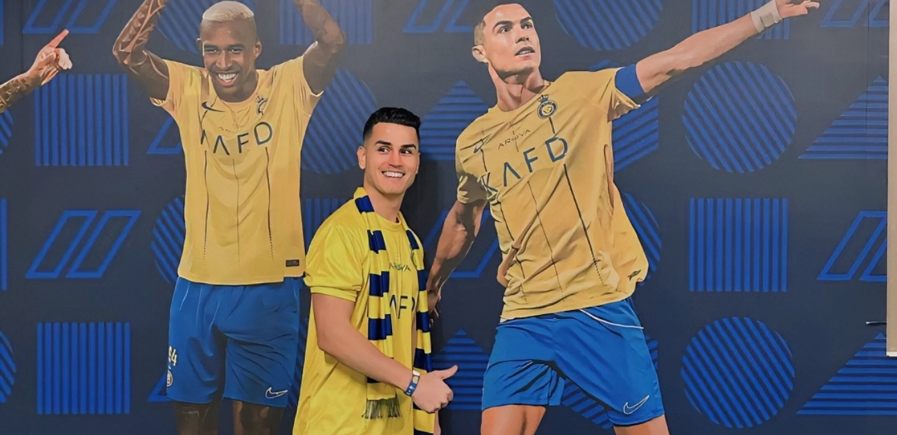 شبيه رونالدو التركي في ملعب النصر_ فيديو يشعل التواصل