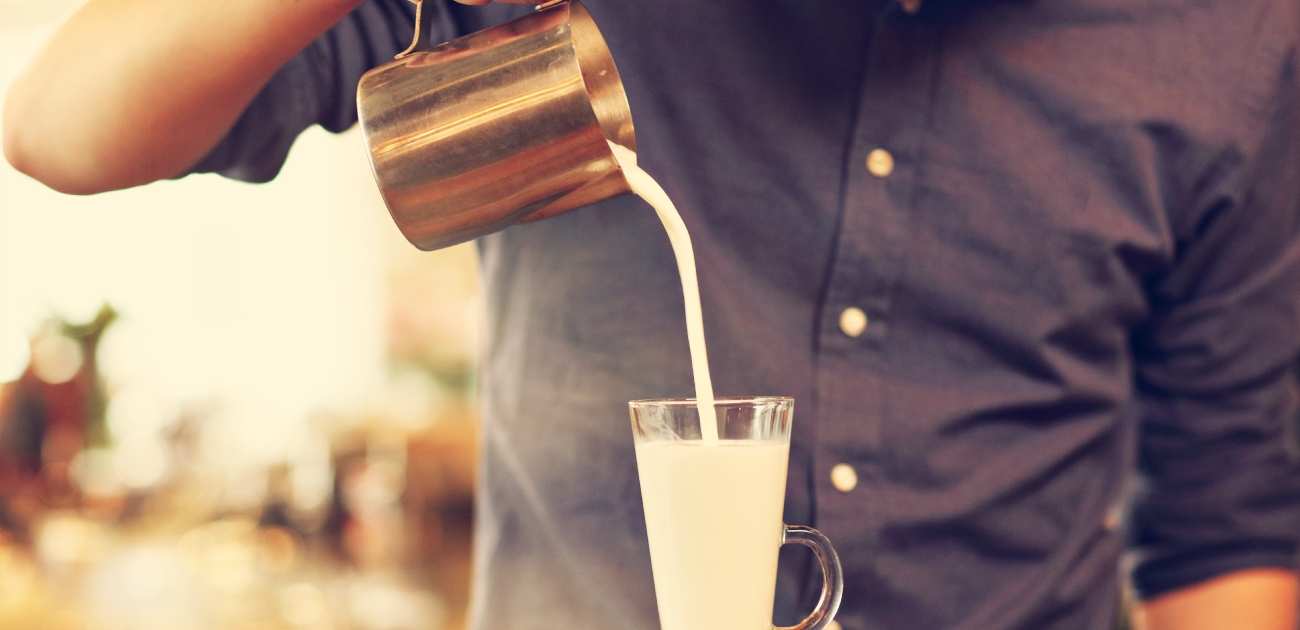 للرجال_ 6 أعشاب تجعل الحليب مثل الفياجرا